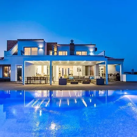 Sleeps 12 With Pool Air Con And Wifi Villa *