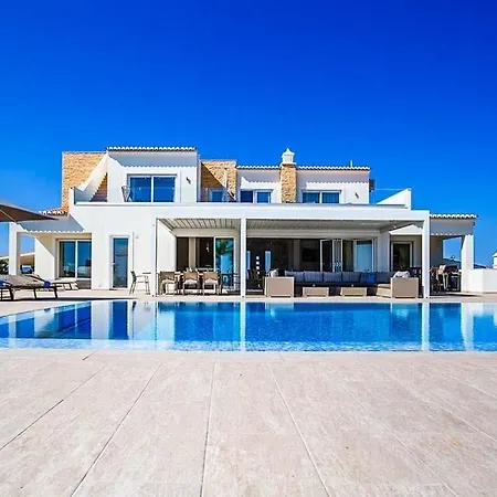 Villa Sleeps 12 With Pool Air Con And Wifi