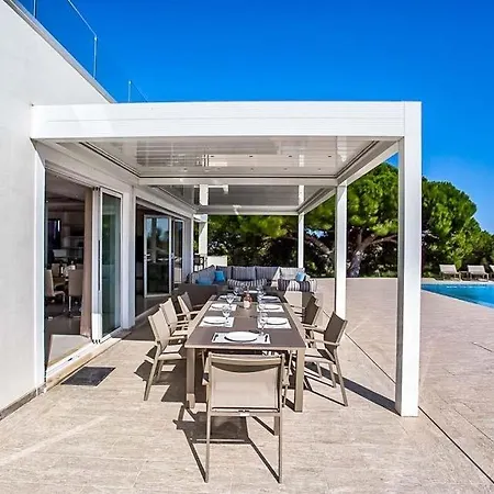 Villa Sleeps 12 With Pool Air Con And Wifi