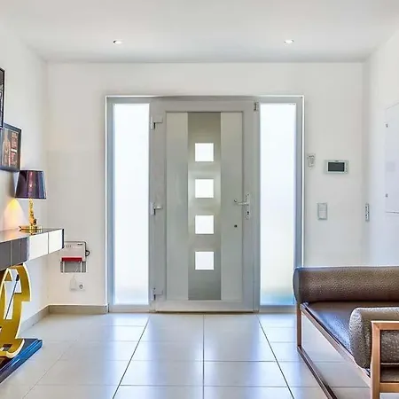 Sleeps 12 With Pool Air Con And Wifi *